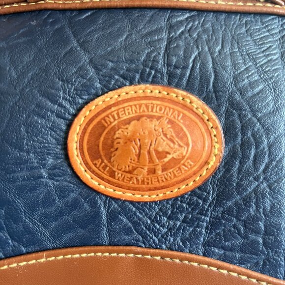 Vintage International All Weatherwear Leather Crossbody Bag or Handbag - Picture 2 of 6